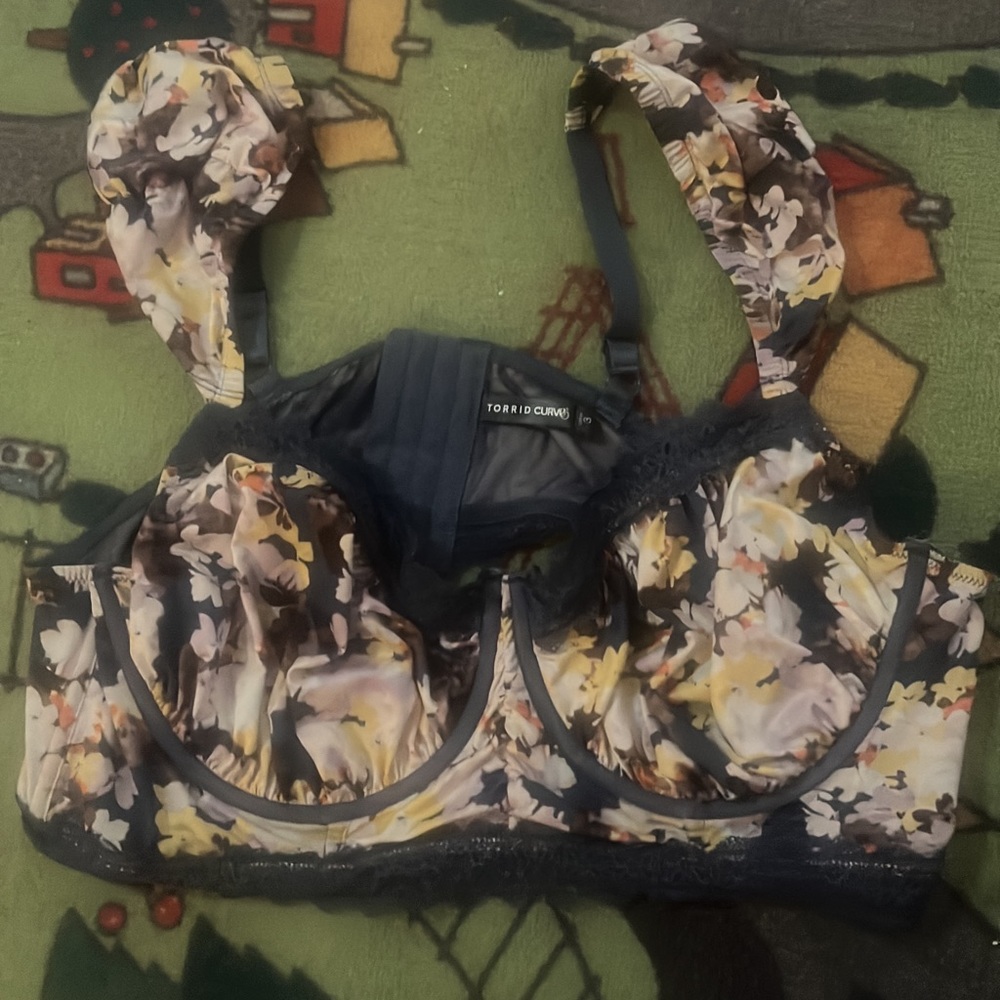 Torrid Size 3 Floral Bra
